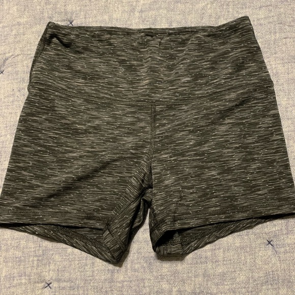 Fleo power high rise shorts - Picture 2 of 3